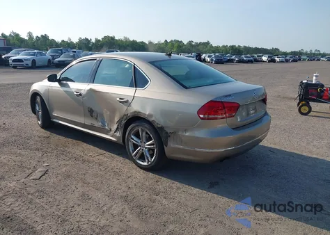 2015 Volkswagen Passat 1.8T Sel Premium from USA, damaged, VIN 1VWCT7A36FC121660